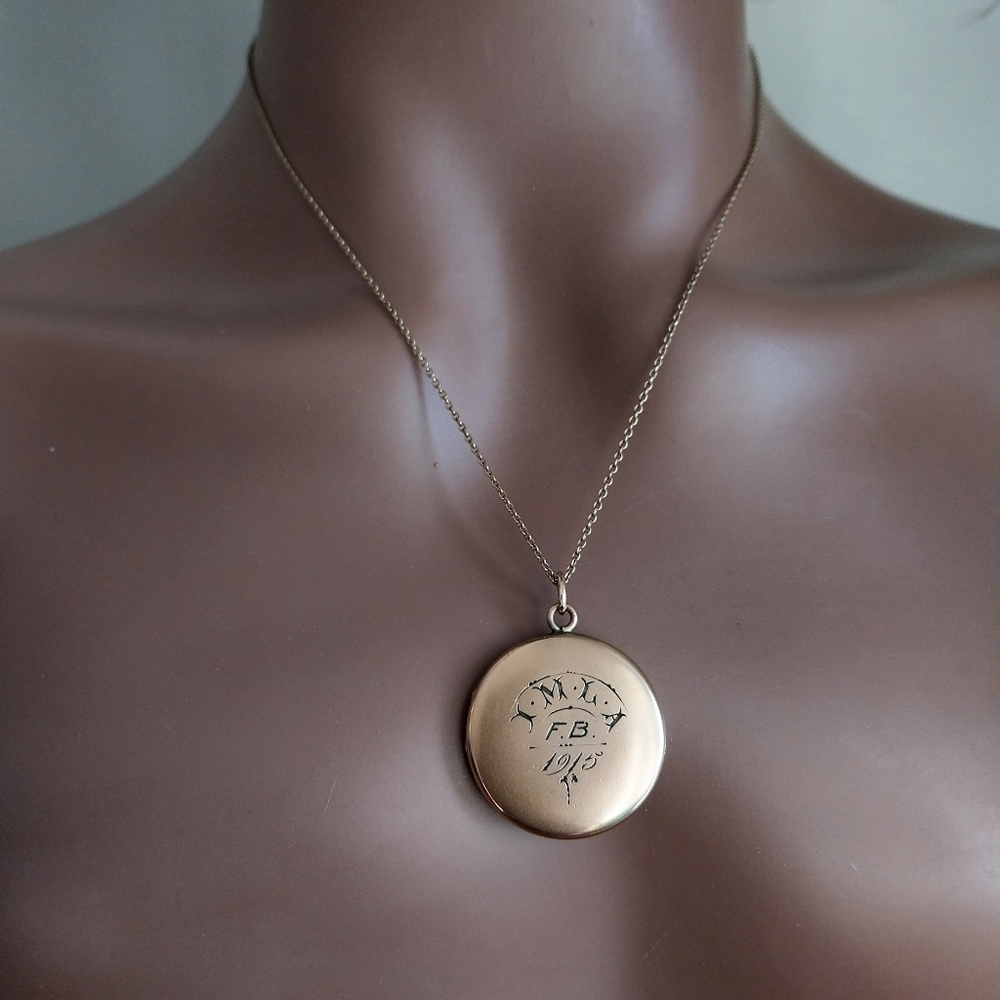 Antique Gold Planted Pendant Necklace - Picture 2 of 16